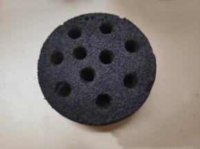 找一个喝奶茶的吸管 每个上搓一些小洞就可以了