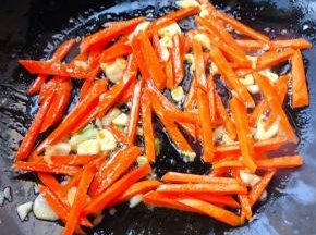 胡萝卜炒至变色