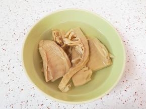 笋干提前泡发。