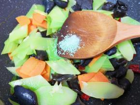 放蔬之鲜增加口感。