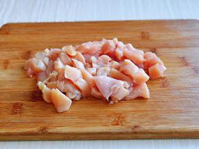 再切小块，可以根据个人喜欢，切条也可以。