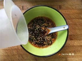 酱汁+开水搅匀。