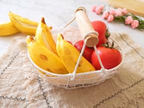 小侄女看到了直喊要吃香蕉。