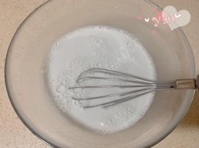 300g清水+150g马蹄粉混合，搅拌均匀。