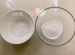 把马蹄粉分成两份，一份100g，一份150g。