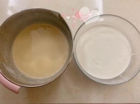 做好的红糖液和椰汁液。