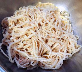 泡好的羊肚丝冲洗干净沥干水份备用