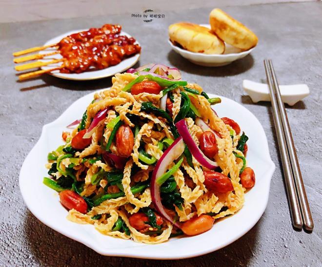 菠菜花生米洋葱拌肚丝