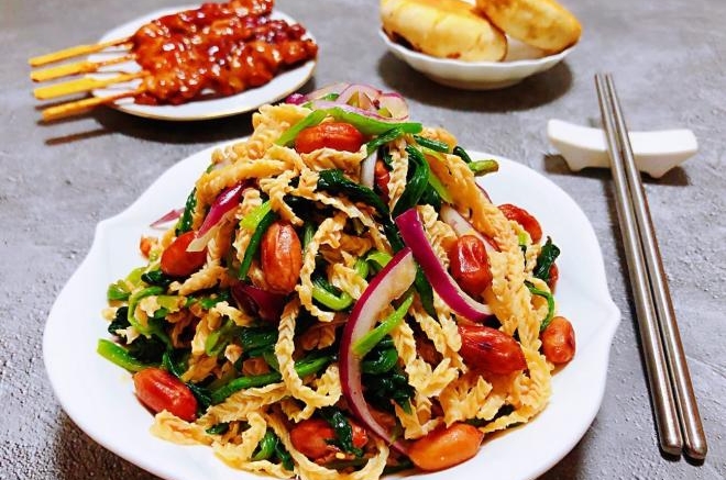 菠菜花生米洋葱拌肚丝