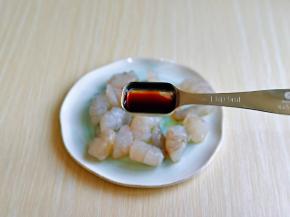 再加入一小勺生抽。