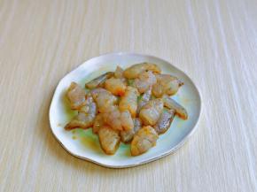 抓拌均匀，腌制10分钟。