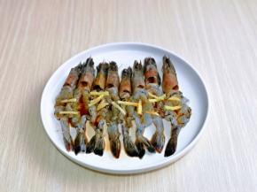 再撒上提前切好的姜丝。