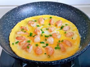 撒上葱花，即可关火。