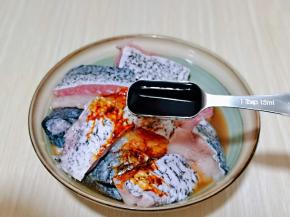 再加入15毫升红烧酱油。