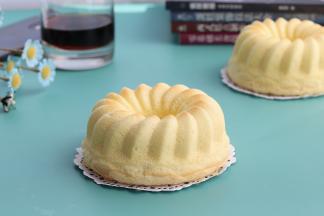 此配方可制作一个六寸蛋糕，或者两个四寸蛋糕。