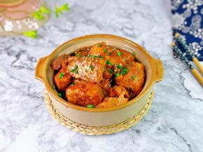 盛出装盘，撒上葱花与熟白芝麻。