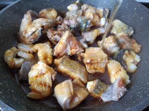 加入两勺料酒去腥增香。