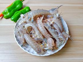 皮皮虾挑选看腹部前端是不是有三道杠杠，有就说明皮皮虾膏多。