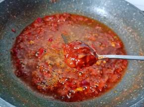 加两勺黄豆酱。