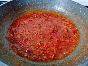 小火继续炒香。