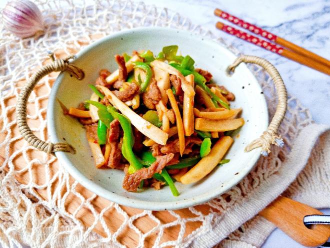 杏鲍菇辣椒炒肉