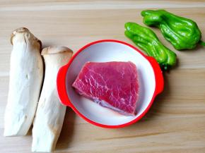 三种食材搭配一起炒。