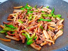 把调味料翻炒均匀即可出锅。