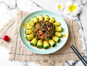 凉拌黄瓜卷完成。