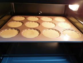 送入预热好的烤箱，上下管180度烤20分钟。