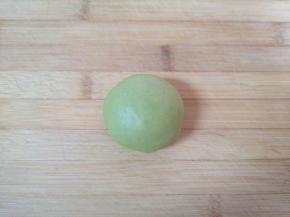 像包包子一样包好，反过来收口朝下摆放。