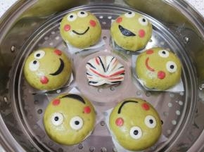 小青蛙豆沙包出锅了。