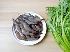 对虾冰箱冷冻一下剥壳方便。