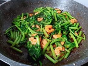 翻炒均匀关火。