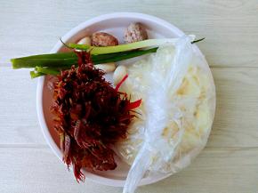 整理食材。小葱最后忘记放了，只是个点缀作用，不影响口感。