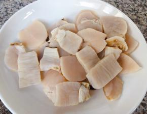 取出立即放入冷水中过凉沥干水份