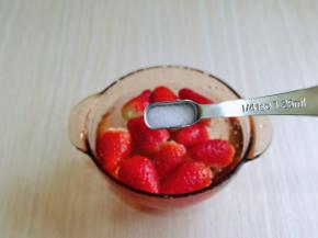 加入盐，泡15分钟。