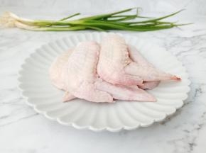 选择鸡全翅来烤。