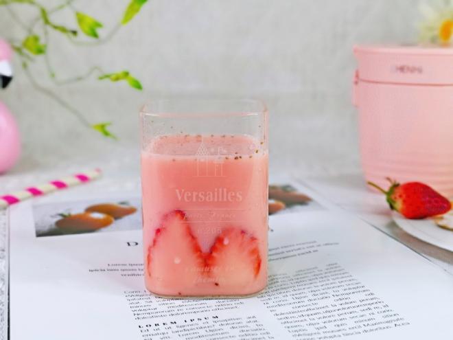 草莓养乐多果饮