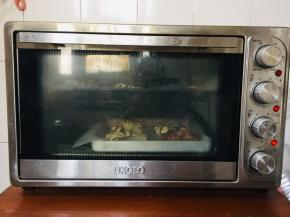 放进烤箱按发酵键，进行二次发酵至2倍大小即可！