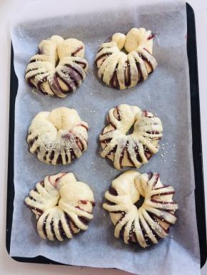 撒上适量的白芝麻！