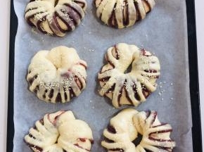 撒上适量的白芝麻！