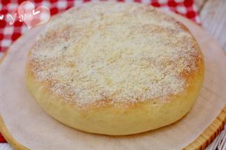 放入烤箱中层，180度烤18分钟。烘烤过程中为避免上色过深，请及时加盖锡纸。