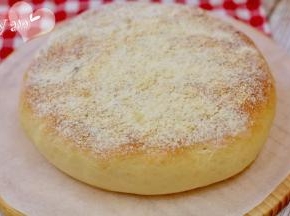 放入烤箱中层，180度烤18分钟。烘烤过程中为避免上色过深，请及时加盖锡纸。