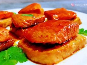 三文鱼混搭着豆腐一起入口唇齿留香回味无穷