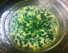 菠菜蛋羹不要完全蒸熟因为还需要和三文鱼一起蒸会影响口感