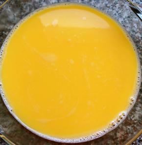 添加适量温清水或高汤搅拌均匀