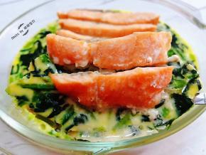 三文鱼是属于深海鱼营养丰富鱼肉吃起来鲜嫩可口