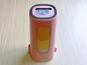 待果汁杯启动后，将它倒扣，如图所示，时间为28秒，一杯果汁。