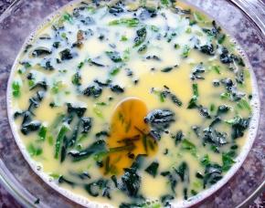 放入调味料香油、盐、味精搅拌入味