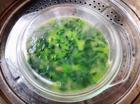 盖好盖子放入开水的蒸锅中大火蒸12分钟